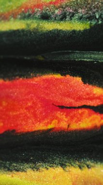 Parlak mürekkep damlası. Boya dökülüyor. Odaklanmamış kırmızı altın rengi parıldayan parçacıklar dokusu sıvı akışı hareket soyut sanat arkaplanı.