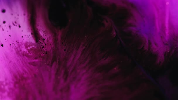 Flujo Pintura Salpicadura Líquido Color Desenfocado Brillante Neón Púrpura Rosa — Vídeos de Stock