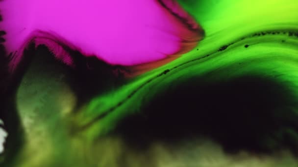 Farbspritzer Tintenwasserfluss Defokussiert Hell Neongrün Magenta Rosa Schwarz Farbe Flüssigkeit — Stockvideo