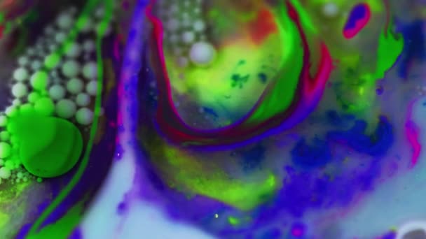 Абстрактный Фон Жидкая Смесь Цветные Акриловые Пузыри Ярко Зеленое Молоко — стоковое видео