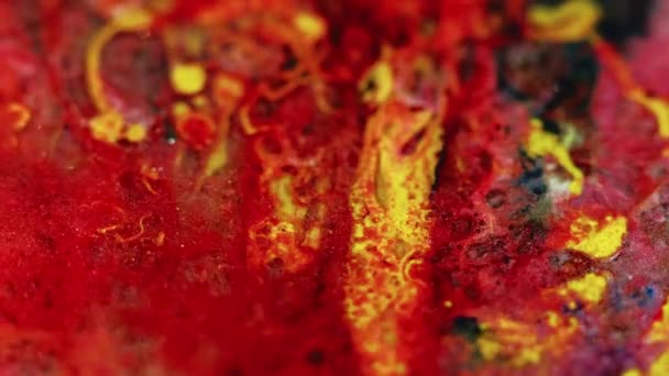 Wasser Mit Tinte Vermischen Glitzerfarbe Verwischen Lebendige Rot Gelb Schwarz — Stockvideo