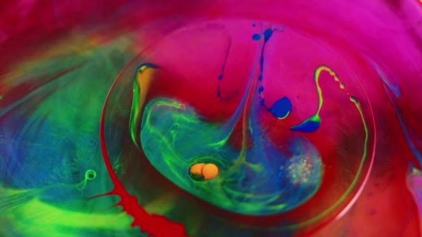 Цветной Дым Краска Пузырь Воды Ослабленный Ярко Розовый Зеленый Синий — стоковое видео