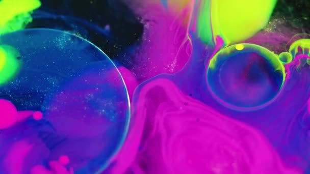 Verf Water Neon Olie Zeepbel Gedempte Magenta Roze Geel Blauw — Stockvideo