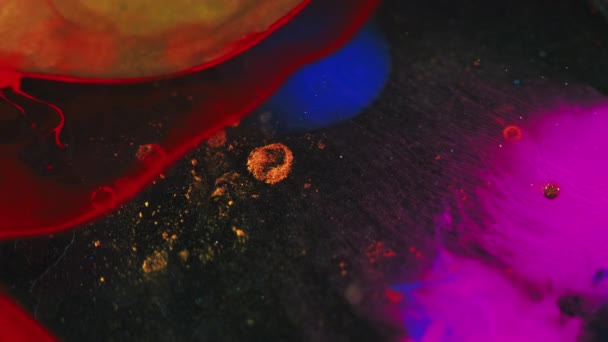 Kapka Vody Inkoustu Olejové Bubliny Rozostřená Červená Modrá Purpurová Růžová — Stock video