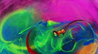 Renkli mürekkep suyu. Yağ balonu. Parlak neon pembe mavi turuncu boya karışım sis bulutu doku sıvı damla yüzen sanat soyut arka plan.