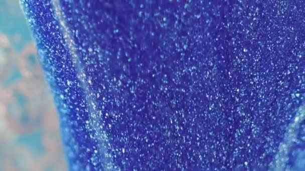 Glitzernde Flüssigkeit Tropft Farbfluss Blaue Farbe Glänzend Metallisch Glänzende Textur — Stockvideo