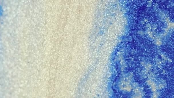 Lśniący Tusz Płyn Brokatu Niebieski Biały Kolor Połyskujący Metaliczna Tekstura — Wideo stockowe