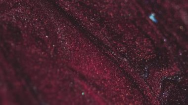 Işıldayan sıvı arka plan. Parlak sıvı akışı. Öğrenme dokusu. Modaya uygun bordo rengi. Pürüzsüz sim parlatıcısı. Soyut ve güzel sanat dalgasıyla yayılıyor..