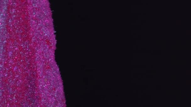 Goteo Tinta Fluido Purpurina Vertiendo Desenfoque Neón Púrpura Color Rosa — Vídeos de Stock