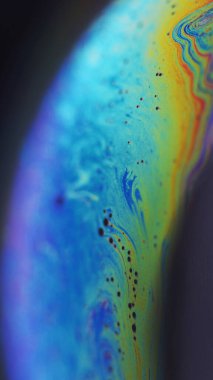 Köpük sıvısı. Yağ sıvısı dokusu. Suyu boya. Odaklanmamış mavi kırmızı renk parlayan mürekkep dalgası hareket küresi yüzey soyut sanat arkaplanı.