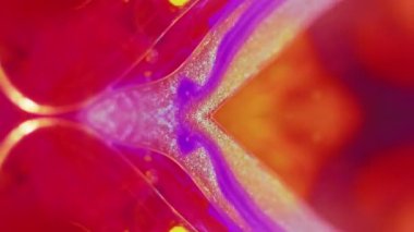 Parıldayan jel damlası. Yağlı boya suyu. Canlı kırmızı pembe mor sarı renk parıldayan desen sıvı mürekkep kabarcık hareket kaleydoskop sanat soyut arkaplan.