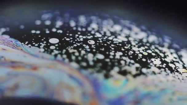Fluido Burbujas Textura Gotita Aceite Desenfocado Azul Rosa Blanco Color — Vídeos de Stock