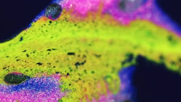 Glitter Inkt Druipt Verfstroom Heldere Neon Geel Roze Blauwe Kleur — Stockvideo