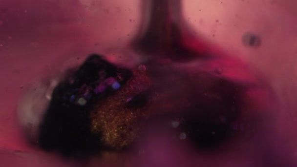 Kapka Třpytivého Gelu Želé Tekuté Bubliny Malovat Vodu Rozostřená Růžová — Stock video