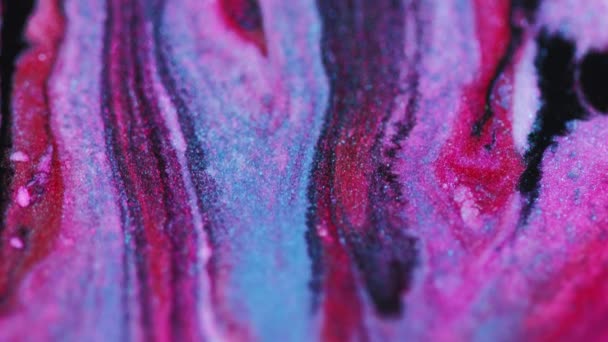 闪闪发光的油漆流 彩色大理石墨水 脱色粉红黑色闪光质感液混合溢流运动抽象艺术背景 — 图库视频影像