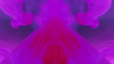 Su altı duman arka planı. Pigment girdabı. Renk sıvısı iğnesi. Pembe pürüzsüz mürekkep maddesi soyut simetrik sıçrama hareketi kırmızı mücevher yüzeyinde.