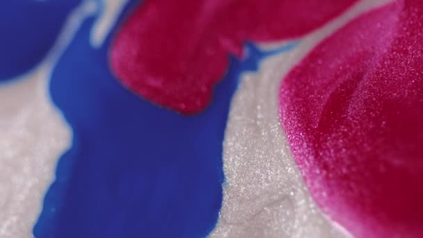Glitzertinte Tropft Farbkleckse Defokussiert Hell Magenta Rosa Blau Weiß Farbe — Stockvideo