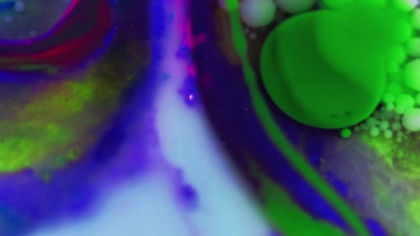 Abstrakter Hintergrund Pigmentblasen Fantasy Liquid Art Lebendige Grün Weiße Ölfarbe — Stockvideo