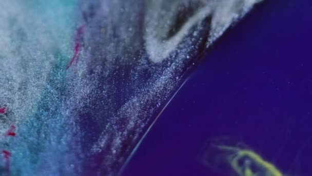 Glitzernde Tinte Hintergrund Flüssiges Gemisch Blau Schimmernde Partikel Fettölblase Schwimmend — Stockvideo