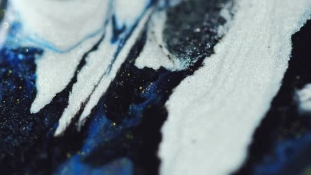 Tinta Tumpah Gelombang Cairan Glitter Defocused Blue White Golden Color — Stok Video