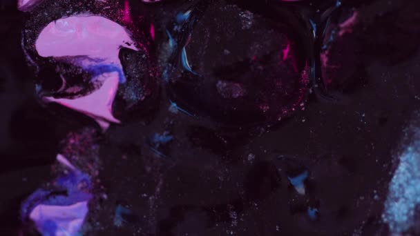 Розливання Чорнила Світлова Хвиля Рідини Розфокусований Неоновий Рожевий Синій Чорний — стокове відео