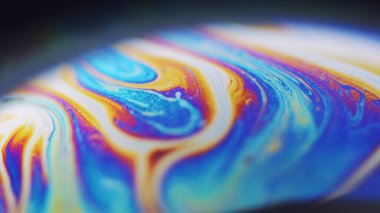 Boya karışımı. Holografik küre. Odaklanmamış mavi turuncu renk lekesi yağ sıvısı mürekkep karışımı dalga hareket mermer dokusu soyut sanat arkaplanı.