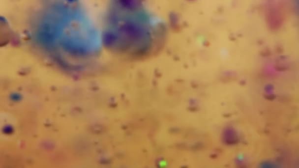 凝胶液 泡泡漂浮 油漆水滴 模糊黄蓝色闪光湿果冻水墨血滴流艺术抽象背景 — 图库视频影像