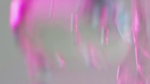 Неоновые Пузыри Физзовая Вода Розовый Синий Цвет Полупрозрачный Мыльная Жидкость — стоковое видео
