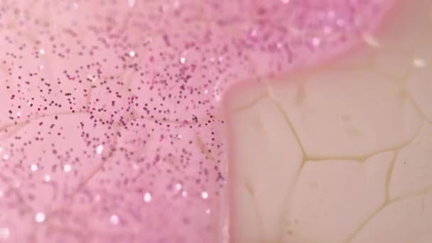 Glitzergel Tropft Funkelnde Flüssigkeit Defokussiert Rosa Farbe Glänzend Pailletten Teilchen — Stockvideo