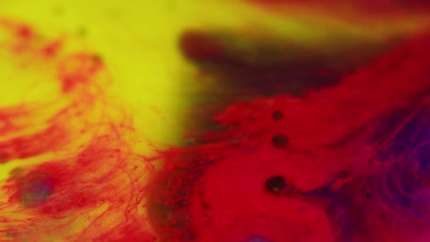 Renk Sisi Karışımı Boya Odaklanmamış Parlak Kırmızı Mor Renkli Simli — Stok video