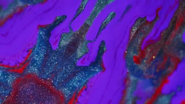 Goteo Pintura Brillante Derrame Tinta Desenfocado Púrpura Rojo Azul Color — Vídeos de Stock