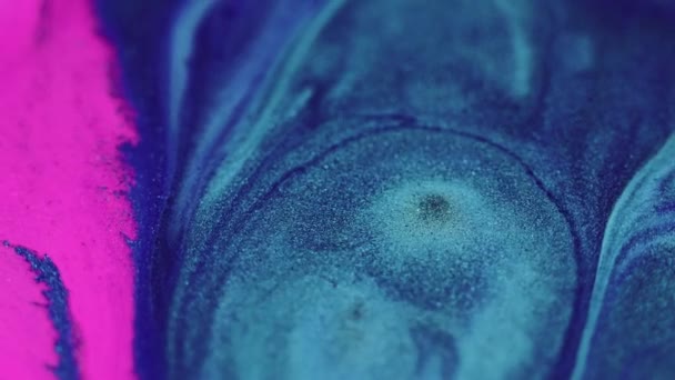 Glitzernde Flüssige Textur Farbspritzer Defokussiert Rosa Blaue Farbe Schimmernde Partikel — Stockvideo
