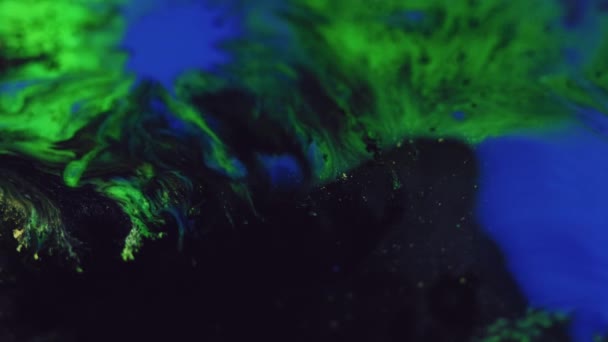 インクウォーターミックス ペイントフロー ブルーグリーンブルーブラックカラー粒子テクスチャアクリル液スプラッシュ波動抽象背景 — ストック動画