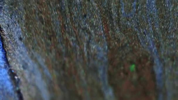 Glitzernde Flüssigkeit Verschüttet Funkelnde Textur Defokussiert Blau Goldene Bronzefarbe Glänzend — Stockvideo