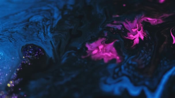 Inkt Lekken Verfmix Waas Roze Blauw Zwart Kleur Sprankelende Deeltjes — Stockvideo