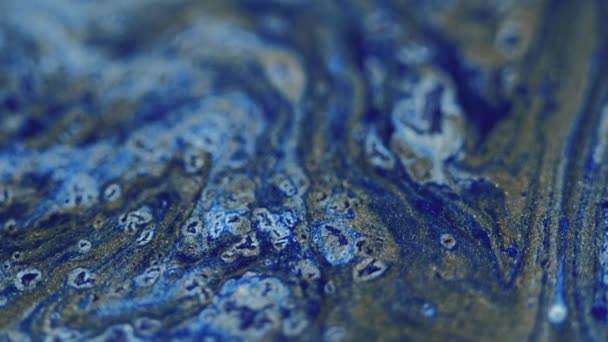Sprankelende Inkt Morsen Acrylverf Gedempte Blauw Gouden Kleur Glanzende Textuur — Stockvideo
