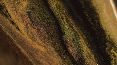 Parlak mürekkep dokusu. Boya akışı. Odaklanmamış altın sarısı siyah renkli parıldayan parçacıklar sıvı karışımı dalga hareketi dekoratif soyut sanat arka planı.