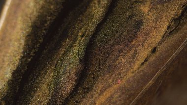 Parıltılı boya döküldü. Mermer dokusu. Odaklanmamış altın sarısı siyah renk ışıl ışıl sıvı karışımı dalga hareketi soyut sanat arkaplanı.