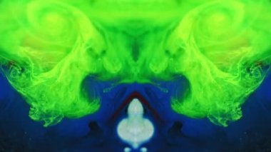 Boya su sıçratır. Mürekkep kaleydoskop. Esrarengiz enerji. Odaklanmamış yeşil neon rengi akrilik boya karışımı dalga hareketi simetrik tasarım simetrik tasarım dokusu soyut sanat arkaplanı.