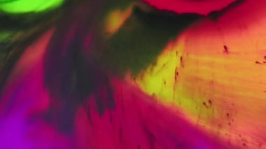 Boya su sıçratır. Mürekkep damlası. Canlı neon pembe turuncu siyah renk gradyan renk sıvı karışım girdap sanat soyut arkaplan.