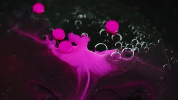 Tintenblasen Wasser Bemalen Acryltröpfchen Defokussiert Hell Rosa Farbe Schaum Emulsion — Stockvideo