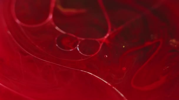 Капли Нефтяной Жидкости Цветной Туман Расширенный Красный Золотой Прозрачный Блеск — стоковое видео