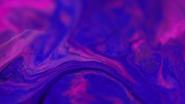Μείγμα Μπογιάς Χύσιμο Υγρού Defocused Νέον Μπλε Ροζ Μαύρο Χρώμα — Αρχείο Βίντεο