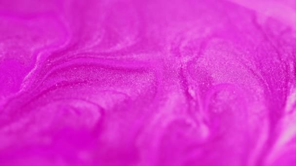 グリッターペンキ 流体質を薄くする 分割されたピンクの白い色の光沢のある粒子液体の混合の流れの波の芸術の抽象的な背景 — ストック動画