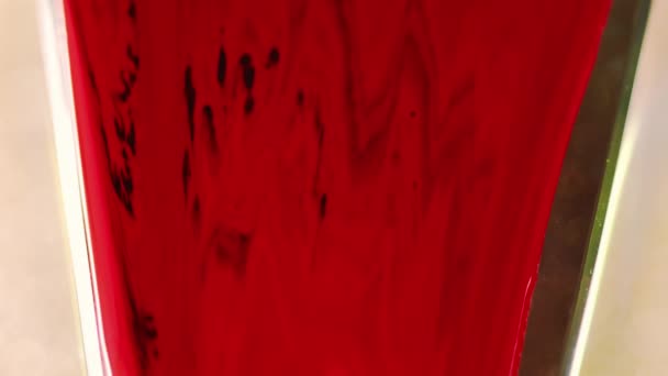 Tinte Tropft Farbkleckse Defokussiert Rot Schwarz Farbe Nass Glänzend Textur — Stockvideo
