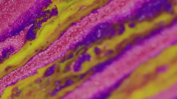 Derrame Fluido Brilho Água Com Tinta Gotejamento Esmalte Húmido Rosa — Vídeo de Stock