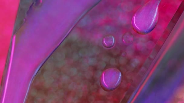 Gotas Líquido Purpurina Goteo Aceite Desenfocado Neón Rosa Violeta Color — Vídeos de Stock