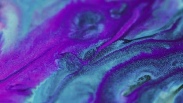 Glitter Vloeibare Textuur Schilderspalk Gedeocaliseerde Paarse Blauwe Kleur Glinsterende Deeltjes — Stockvideo