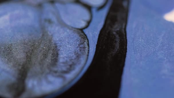 Kropla Atramentu Rozprysk Płynu Brokatowego Blur Niebieski Czarny Kolor Musujące — Wideo stockowe