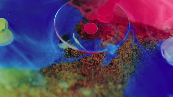 Gelembung Minyak Gel Gumpalan Campuran Air Tinta Warna Emas Merah — Stok Video